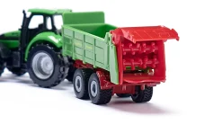 DEUTZ-FAHR mit Strautmann Universalstreuer