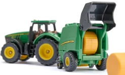 John Deere Traktor mit Ballenpresse