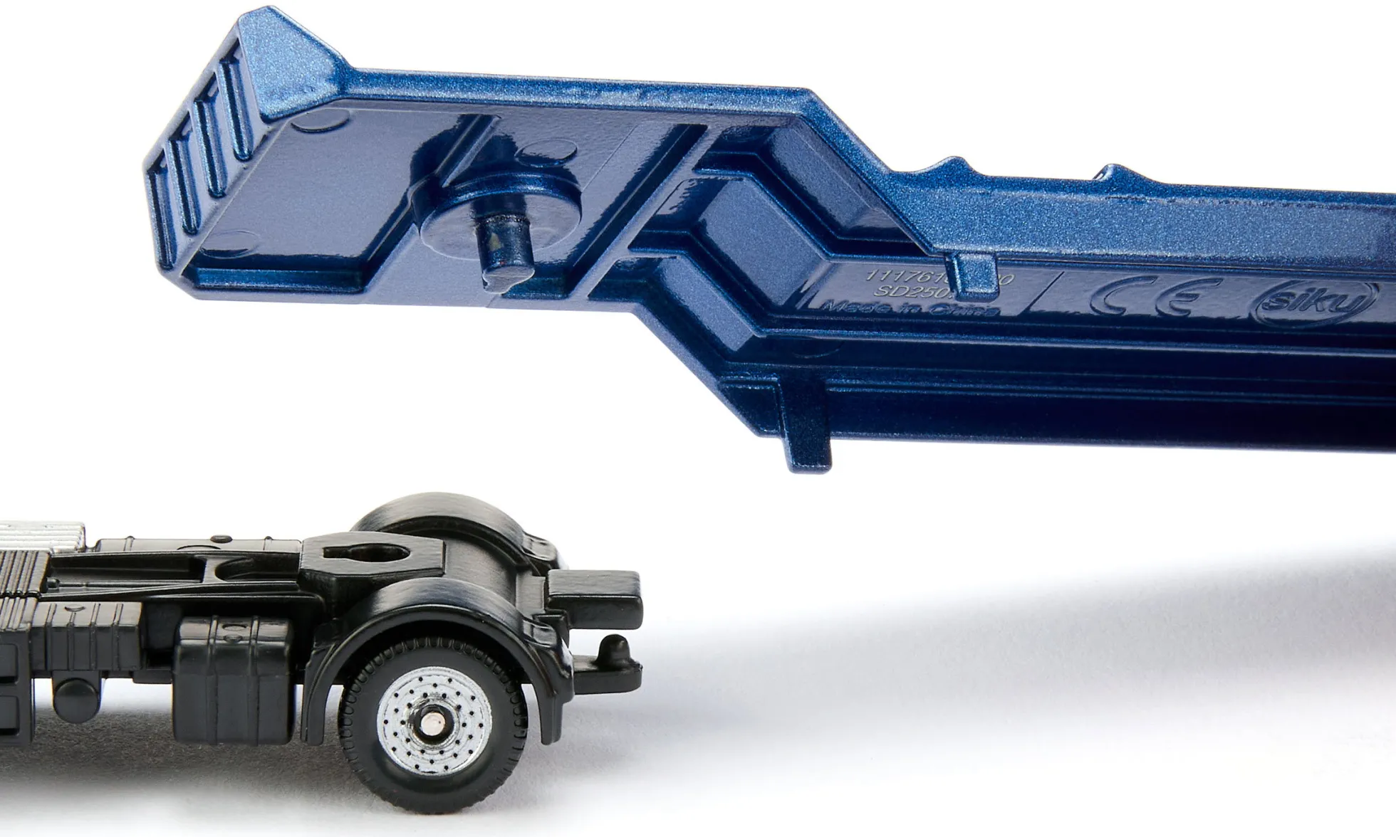 MAN Lkw mit Baggerlader