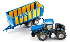 New Holland Traktor mit Silagewagen