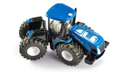 New Holland Traktor mit Silagewagen